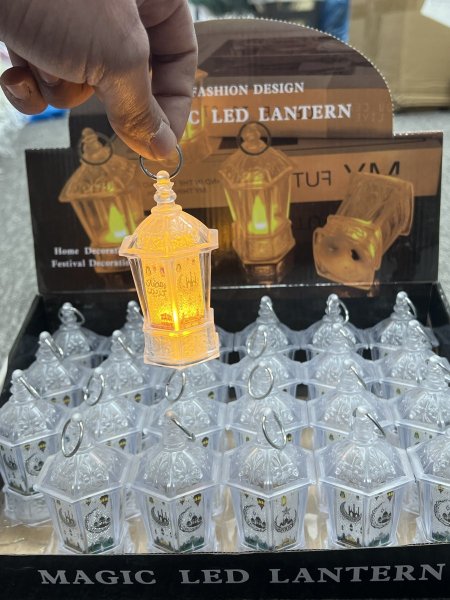 فوانيس صغيرة مضيئة